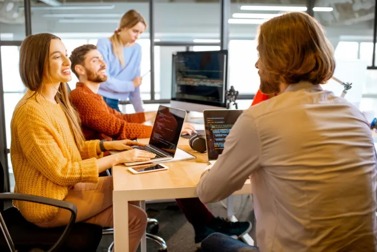 Skillnaderna mellan webbutvecklare front end och back end utvecklare